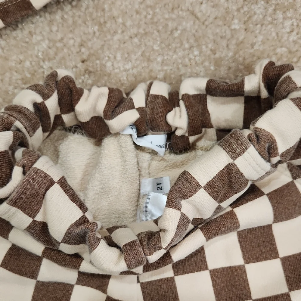 Cherry Brick Road Kids Checkerboard Short Set in Brown and Cream  Size 3